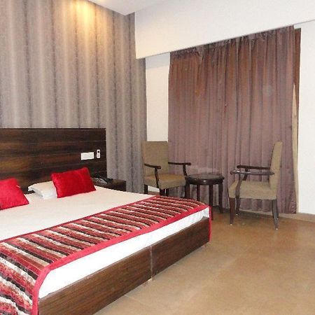 Silver Sands Hotell Chandīgarh Eksteriør bilde