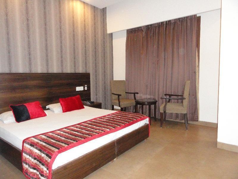 Silver Sands Hotell Chandīgarh Eksteriør bilde